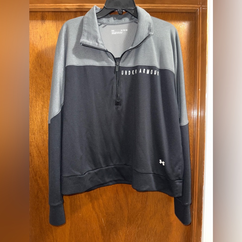 Under Armour women’s 3/4 Zip-Up pullover in Black and Gray